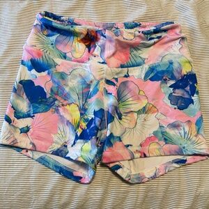 FLEO floral print workout shorts 5”